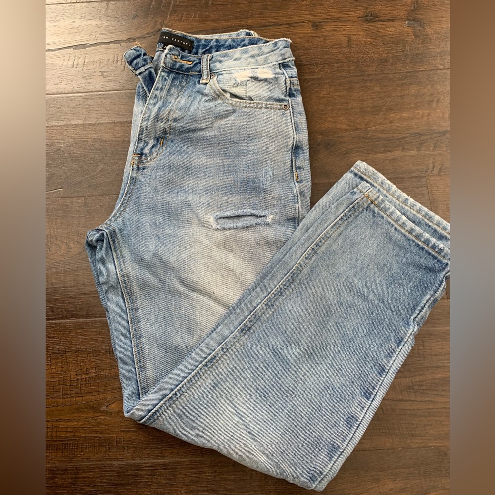 Light Washed Ankle Jeans